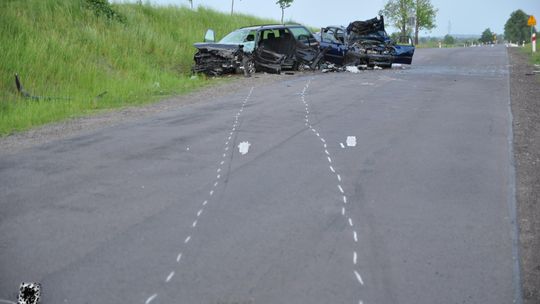 Kocudza. Kierowca dacii nie zachował ostrożności, zginęły dwie osoby z opla (zdjęcia)