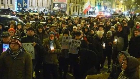 KOD nie daje za wygraną. Znowu protestowali przed Sądem Okręgowym w Lublinie