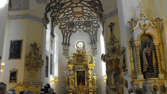 Kodeń. Zabytkowe sztukaterie już odsłonięte