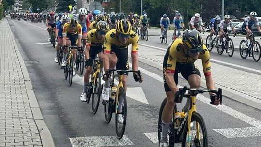 Kolarski wyścig sparaliżuje miasto. Zamknięte ulice i parkingi, objazdy autobusów. To potrwa cały dzień