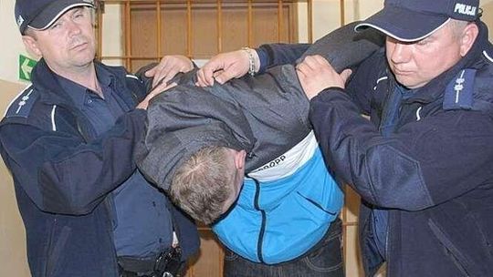 Kolega zakatował 17-latka i ciągnął ciało traktorem. Potem je zakopał