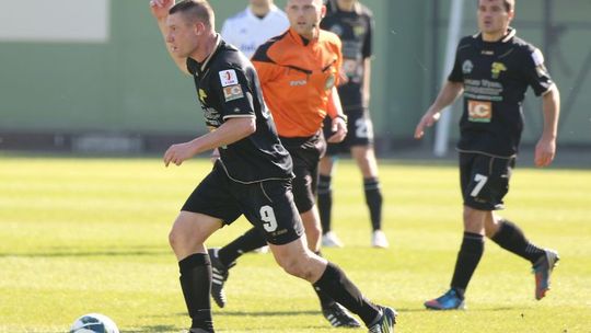 Kolejarz Stróże – Górnik Łęczna 0:1, przerwali kiepską passę (wideo)
