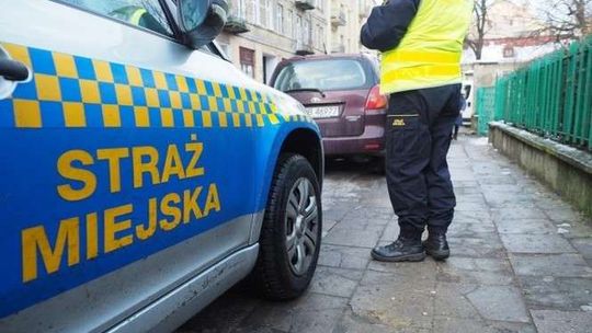 Kolejka po mundur w Straży Miejskiej w Lublinie