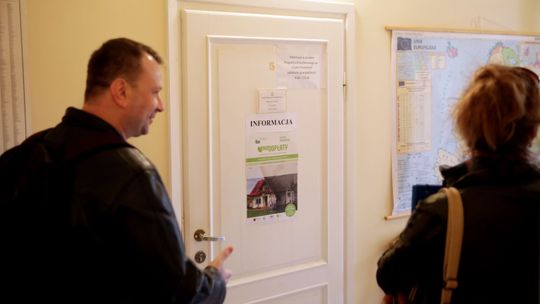 Kolejki w urzędzie i ogromne zainteresowanie programem "Czyste powietrze". Ile dotacji można dostać?