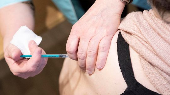 Kolejna firma złożyła wniosek o dopuszczenie do obrotu szczepionki przeciw COVID-19