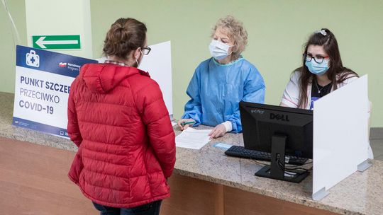 Kolejne roczniki będą mogły się zaszczepić przeciw COVID-19. Sprawdź, kiedy możesz się zapisać