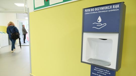 Kolejne szkoły w Lublinie z koronawirusem. Efekt hucznej osiemnastki