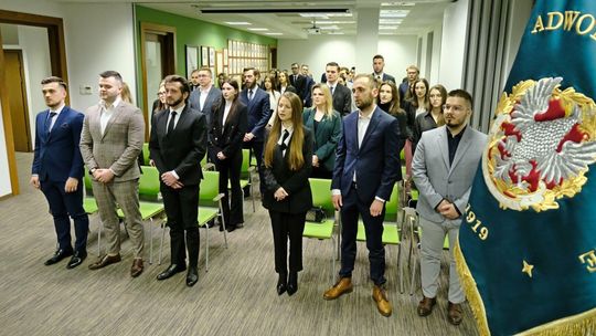 Kolejni prawnicy zaczynają aplikację