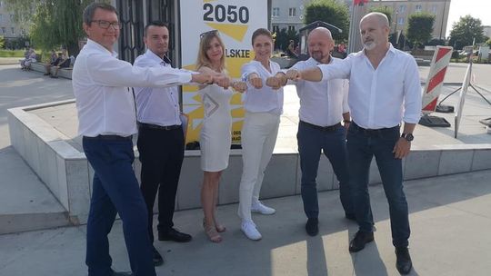 Kolejni radni dołączyli do drużyny Szymona Hołowni. "To jest zawsze święto"