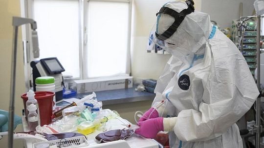 Kolejny dzień w kraju z rekordową liczbą zakażonych. Nie żyje 280 osób z infekcją COVID-19