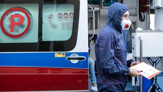 Kolejny dzienny rekord liczby zakażeń, zmarło 75 osób. Już 4 tysiące jest w szpitalach