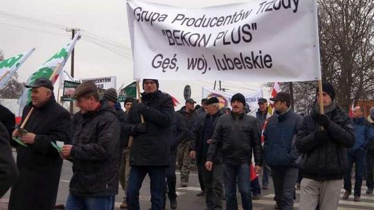 Kolejny protest rolników. Ciągniki na krajowej "dwójce"
