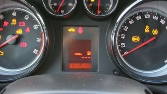 Kolejny samochód z cofniętym licznikiem. Tym razem o prawie 100 tys. km.