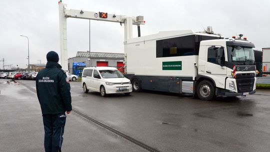 Kolejny skaner, tym razem mobilny do walki z przemytem. Prześwietli każdy zakamarek 