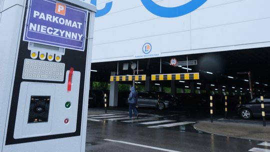 Kolejny supermarket w Lublinie wprowadza płatne parkowanie. Jest już parkomat