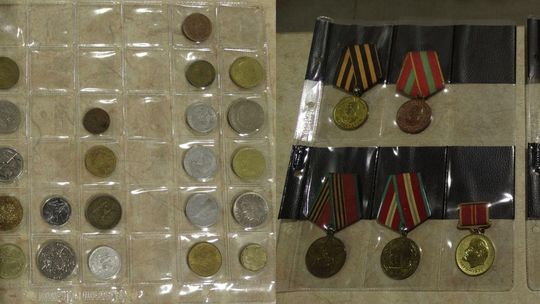 Kolekcjonerskie skarby zatrzymane na granicy: monety, banknoty i odznaczenia