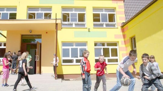 Kolektory słoneczne ogrzeją wodę w Szkole Podstawowej w Babinie