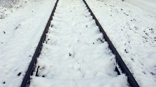 Kolizja kolejowa w Biłgoraju. Citroen wjechał pod drezynę