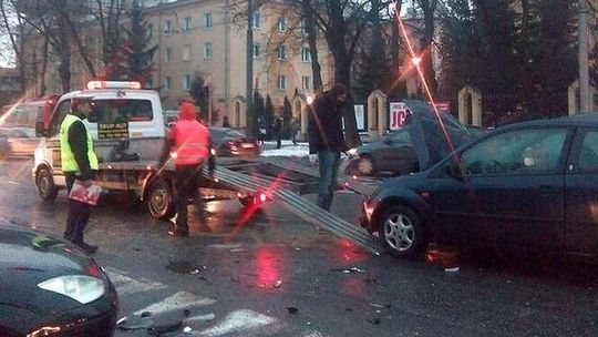 Kolizja na Al. Racławickich. Korki w centrum
