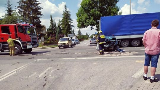 Kolizja na krajowej "19". Zderzyły się dwa samochody [zdjęcia]