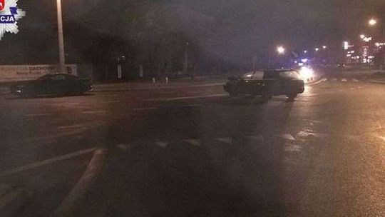 Kolizja na skrzyżowaniu. Kierowcy nie mieli prawa jazdy 