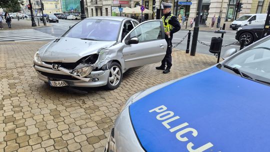 Kolizja w centrum miasta. Mogą tworzyć się utrudnienia 
