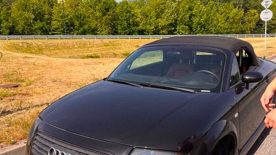 Koło odpadło od audi i uderzyło w Volvo. To zderzyło się z Hondą