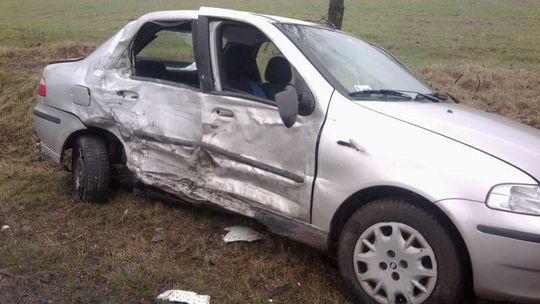 Kolonia Palecznica: Zderzenie busa z fiatem