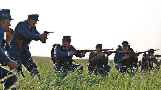 Kolonia Pasieka: Czołgi i wozy pancerne w historycznej inscenizacji