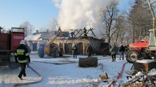 Kolonia Stawki: 26 strażaków gasiło płonącą oborę