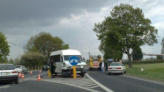 Kolonia Trębaczów. Cztery osoby ranne w wypadku busa
