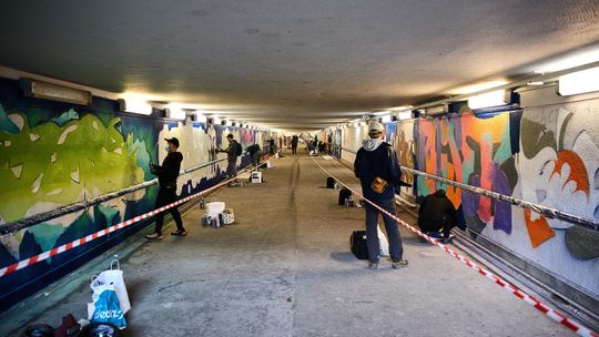 Kolorowa zmiana na przystanku Lublin Północny. Artyści zamalowali przejście podziemne