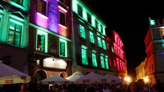 Kolorowe podświetlenie kamienic na Starym Mieście zostanie na dłużej?