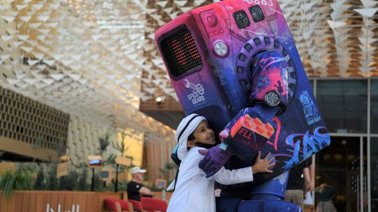 Kolorowy „robot” i Miłosz Bachonko. Tak lubelskie chce podbić Dubaj