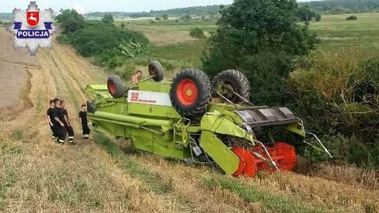 Kombajn przewrócił się na polu i przygniótł mężczyznę