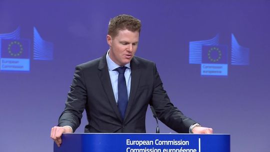 „Komisja Europejska jest bardzo zaniepokojona sytuacją praworządności w Polsce”. Rzecznik KE po przyjęciu „ustawy represyjnej”