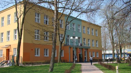 Komisja wybrała, zarząd zaaprobował, mieszkańcy krytykują. Nowy dyrektor w „Bronku” 