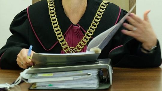 Komornik działający przy sądzie w Puławach stanie przed sądem. Chodzi o duże pieniądze i nieprawidłowości