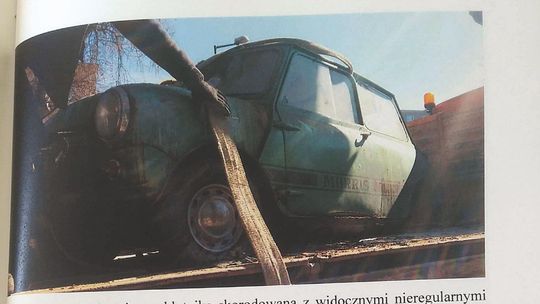 Komornik przeoczył samochód. Mini morris z lat 60. XX w. najprawdopodobniej trafi na złom