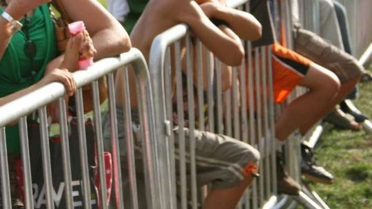 Kompletnie pijana 27-latka z dzieckiem bawiła się na festynie. Przyjechała policja