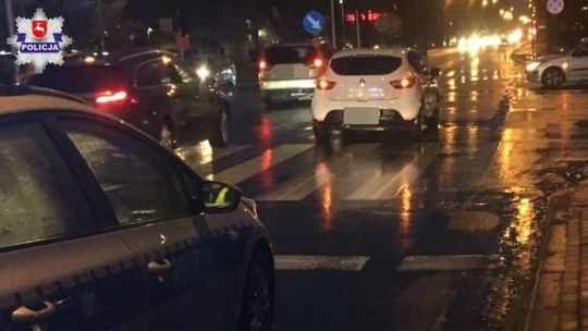 Kompletnie pijana kobieta potrąciła dwoje 18-latków na przejściu dla pieszych