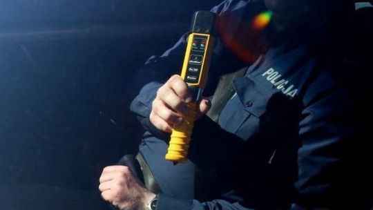 Kompletnie pijana kobieta wiozła w samochodzie swojego 7-letniego syna