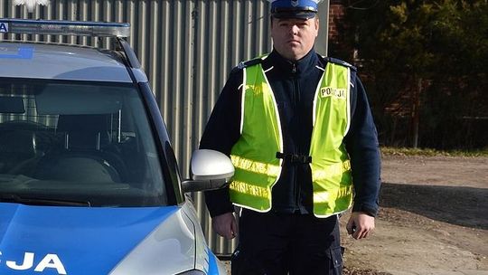 Kompletnie pijany rowerzysta prawie wjechał pod samochód