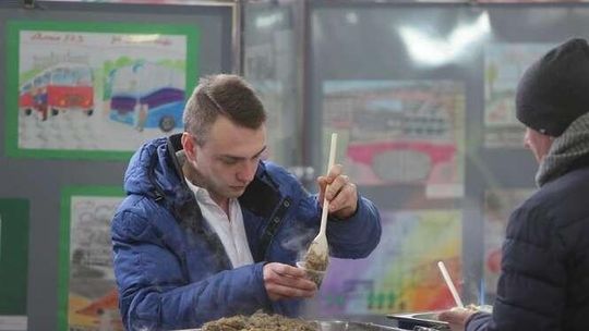 Koncert kolęd i pierogi z kapustą na dworcu autobusowym [zdjęcia]