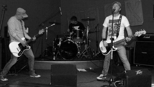 Koncert Satellites i TSB w pubie Just Crafted