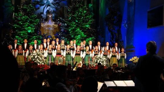 Koncert zespołu Mazowsze dla sierot