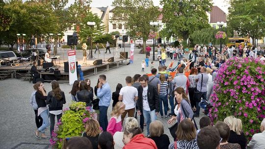 Koncerty na placu i kino w parku w Białej Podlaskiej. Kto wystąpi w tym roku? [program]