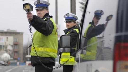 Kończą się wakacje. Policjanci zapowiadają wzmożone kontrole na drogach