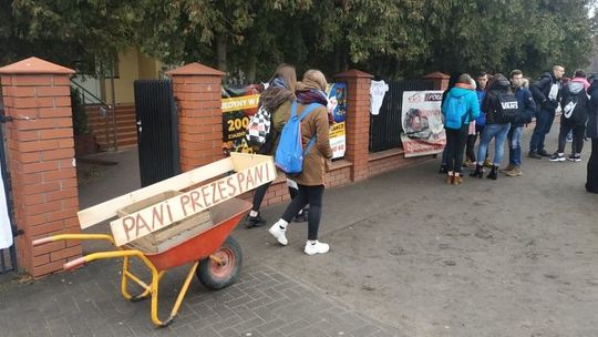 Konflikt w ZDZ: Rodzice poskarżyli się do prokuratury