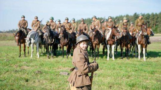 Konie, kawalerzyści i wybuchy. Sfilmują bitwę o Wolę Gułowską [zdjęcia]